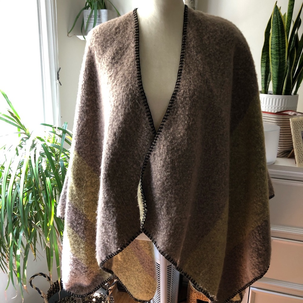 3 for $30 BUNDLE ~ Woven Heart Brown Yellow poncho!
